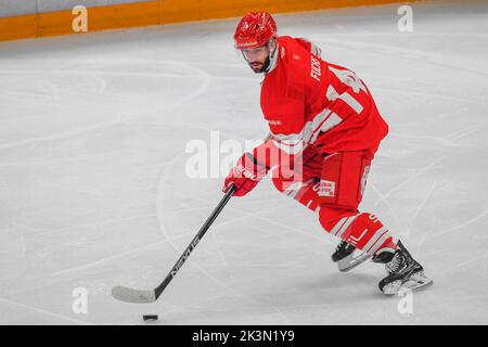 Losanna, Svizzera. 09th luglio, 2022. Jason Fuchs (attaccanti) di Losanna HC (14) è in azione durante il 6th° giorno della regolare stagione 2022-2023 tra Losanna HC e la SCRJ Lakers. Il 6th° giorno della regolare stagione 2022-2023 tra Losanna HC e gli SCRJ Lakers di Rapperswil-Jona e San Gallo si è svolto nella Vaudoise Arena di Losanna. (Foto di: Eric Dubost/Sipa USA) Credit: Sipa USA/Alamy Live News Foto Stock