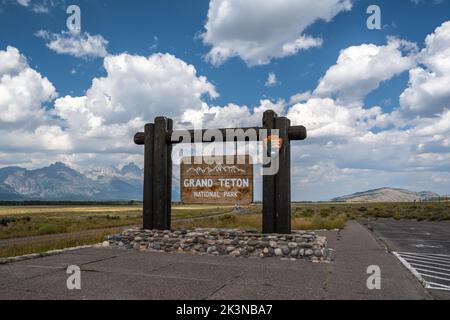 Una strada d'ingresso che porta a Grand Teton NP, Wyoming Foto Stock