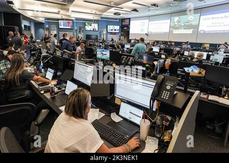 Tallahassee, Stati Uniti. 26th Set, 2022. Florida Emergency Operations Center a Tallahassee, Florida, è operativo lunedì 26 settembre 2022, in preparazione all'uragano Ian. I previsori vedono oggi il centro dell'uragano Ian che si sposta sul Golfo sudorientale del Messico, passando ad ovest delle Florida Keys più tardi stasera e avvicinandosi alla costa occidentale della Florida all'interno dell'area di allarme uragano il mercoledì e il mercoledì sera. Foto di Robert Kaufmann/FEMA/UPI Credit: UPI/Alamy Live News Foto Stock