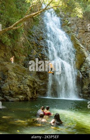 Goditi le cascate di Montezuma Waterfall, Puntarenas, Costa Rica Foto Stock