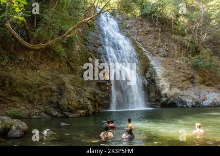 Goditi le cascate di Montezuma Waterfall, Puntarenas, Costa Rica Foto Stock