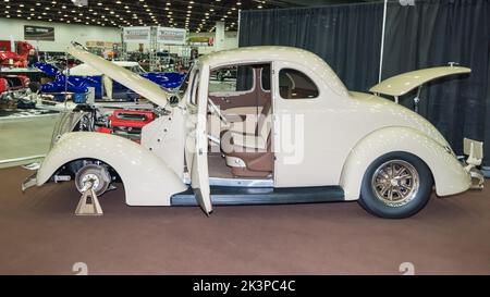 DETROIT, MI/USA - 1 marzo 2019: Un'interpretazione Ford Coupe 1937, in mostra all'Autorama di Detroit. Foto Stock