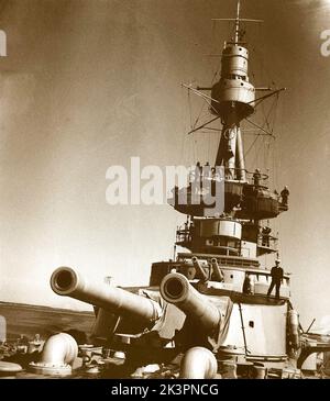 Durante la seconda guerra mondiale La nave da guerra Sverige durante gli esercizi navali in mare. Svezia giugno 1940. Kristoffersson Ref 141 Foto Stock