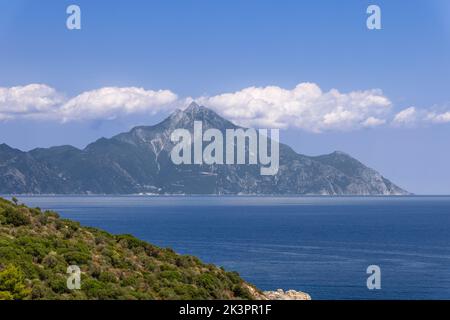 Il Golfo Singitico, noto anche come il Golfo di Athos o Golfo di Santa montagna, è un golfo del Mar Tracio, parte del Mar Egeo settentrionale, in Calcidica, Grecia. Foto Stock