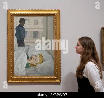 National Gallery, Londra, Regno Unito. 26 settembre 2022. Lucian Freud: Nuove prospettive. La mostra Landmark Credit Suisse, con oltre 65 prestiti provenienti da tutto il mondo, riunisce dipinti di oltre settant'anni, allestiti dalla Galleria Nazionale per celebrare il centenario della nascita del grande artista del 20th° secolo (1922-2011). Immagine: Lucian Freud, Hotel Bedroom, 1954, Collection of the Beaverbrook Art Gallery, Fredericton, Canada. Credit: Malcolm Park/Alamy Live News Foto Stock