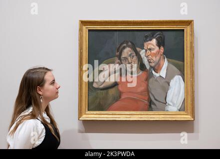 National Gallery, Londra, Regno Unito. 26 settembre 2022. Lucian Freud: Nuove prospettive. La mostra Landmark Credit Suisse, con oltre 65 prestiti provenienti da tutto il mondo, riunisce dipinti di oltre settant'anni, allestiti dalla Galleria Nazionale per celebrare il centenario della nascita del grande artista del 20th° secolo (1922-2011). Immagine: Lucian Freud, Michael Andrews e Giugno, 1965-6, Collezione privata. Credit: Malcolm Park/Alamy Live News Foto Stock