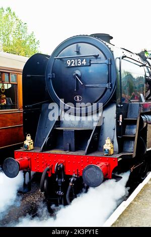 9F n. 92134 iniettori che soffiano a Pickering, North Yorkshire Moors Railway, Inghilterra Foto Stock