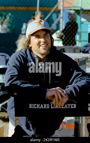 Richard Linklater Film: Bad News Bears (2005) regista: Richard Linklater 22 luglio 2005 **AVVERTENZA** questa fotografia è solo per uso editoriale ed è copyright di PARAMOUNT e/o del fotografo assegnato dalla Film o dalla Production Company e può essere riprodotta solo da pubblicazioni in concomitanza con la promozione del film di cui sopra. È richiesto un credito obbligatorio a PARAMOUNT. Il fotografo deve essere accreditato anche quando è noto. Nessun uso commerciale può essere concesso senza autorizzazione scritta da parte della Film Company. Foto Stock