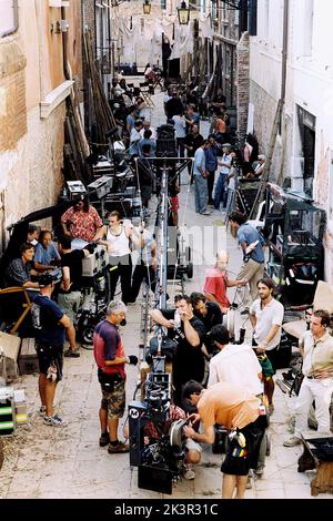Film Crew on Set Film: Casanova (2005) regista: Lasse Hallstrom 25 Dicembre 2005 **AVVERTENZA** questa fotografia è esclusivamente per uso editoriale ed è copyright di BUENA VISTA e/o del fotografo assegnato dalla Società di produzione e può essere riprodotta solo da pubblicazioni in concomitanza con la promozione del film sopra citato. È richiesto un credito obbligatorio a BUENA VISTA. Il fotografo deve essere accreditato anche quando è noto. Nessun uso commerciale può essere concesso senza autorizzazione scritta da parte della Film Company. Foto Stock
