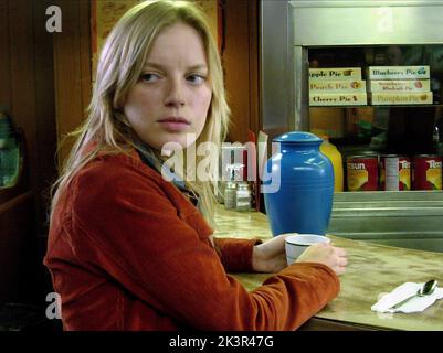 Sarah Polley Film: Non venire a bussare (USA/UK/FR/DE 2005) personaggi: Sky regista: WIM Wenders 19 maggio 2005 **AVVERTENZA** questa fotografia è solo per uso editoriale ed è copyright dei CLASSICI DI SONY E/o del fotografo assegnato dalla Film o Production Company e può essere riprodotta solo da pubblicazioni in concomitanza con la promozione del film di cui sopra. È richiesto un credito obbligatorio per i CLASSICI SONY. Il fotografo deve essere accreditato anche quando è noto. Nessun uso commerciale può essere concesso senza autorizzazione scritta da parte della Film Company. Foto Stock