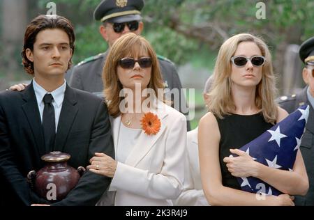 Orlando Bloom, Susan Sarandon & Judy Greer Film: Elizabethtown (USA 2005) personaggi: Drew Baylor, Hollie Baylor, Heather Baylor regista: Cameron Crowe 04 settembre 2005 **AVVERTENZA** questa fotografia è solo per uso editoriale ed è copyright di PARAMOUNT e/o del fotografo assegnato dalla Film o dalla Production Company e può essere riprodotta solo da pubblicazioni in concomitanza con la promozione del film di cui sopra. È richiesto un credito obbligatorio a PARAMOUNT. Il fotografo deve essere accreditato anche quando è noto. Nessun uso commerciale può essere concesso senza autorizzazione scritta da parte della Film Comp Foto Stock