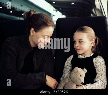 Jodie Foster & Marlene Lawston Film: Flightplan; piano di volo (2005) personaggi: Kyle Pratt & Julia regista: Robert Schwentke 23 settembre 2005 **AVVERTENZA** questa fotografia è solo per uso editoriale ed è copyright di BUENA VISTA e/o del fotografo assegnato dalla Film o dalla Production Company e può essere riprodotta solo da pubblicazioni in concomitanza con la promozione del film di cui sopra. È richiesto un credito obbligatorio a BUENA VISTA. Il fotografo deve essere accreditato anche quando è noto. Nessun uso commerciale può essere concesso senza autorizzazione scritta da parte della Film Company. Foto Stock