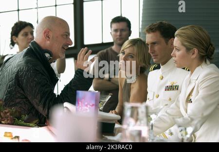 Rob Cohen, Alexandra Davies, Josh Lucas & Jessica Biel Film: Stealth (USA 2005) personaggi: ,Lt. Ben Gannon & Lt. Kara Wade Direttore: Rob Cohen 27 luglio 2005 **AVVERTENZA** questa fotografia è solo per uso editoriale ed è copyright delle IMMAGINI COLUMBIA e/o del fotografo assegnato dalla Film o dalla Production Company e può essere riprodotta solo da pubblicazioni in concomitanza con la promozione del film di cui sopra. È richiesto un credito obbligatorio per LE FOTO DI COLUMBIA. Il fotografo deve essere accreditato anche quando è noto. Nessun uso commerciale può essere concesso senza l'autorizzazione scritta del Film Co Foto Stock