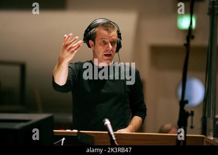 Harry Gregson-Williams Film: Le Cronache di Narnia: Il Leone, la Strega e il guardaroba (USA/UK 2005) regista: Andrew Adamson 07 dicembre 2005 **AVVERTENZA** questa fotografia è solo per uso editoriale ed è copyright delle IMMAGINI DI WALT DISNEY e/o del fotografo assegnato dalla Film o dalla Production Company e può essere riprodotta solo da pubblicazioni in concomitanza con la promozione del film di cui sopra. È richiesto un credito obbligatorio per LE FOTO DI WALT DISNEY. Il fotografo deve essere accreditato anche quando è noto. Nessun uso commerciale può essere concesso senza autorizzazione scritta da parte della Film Comp Foto Stock