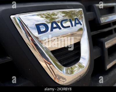 Primo piano di un logo Dacia Foto Stock