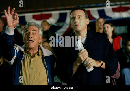 Peter Falk & Paul Reiser Film: The Thing About My Folks (2005) personaggi: Sam Kleinman & ben Kleinman regista: Raymond De Felitta 02 giugno 2005 **AVVERTENZA** questa fotografia è solo per uso editoriale ed è copyright di PRODUZIONI FUORILEGGE e/o del fotografo assegnato dalla Film o dalla Production Company e può essere riprodotta solo da pubblicazioni in concomitanza con la promozione del film di cui sopra. È richiesto un credito obbligatorio per METTERE FUORI LEGGE LE PRODUZIONI. Il fotografo deve essere accreditato anche quando è noto. Nessun uso commerciale può essere concesso senza autorizzazione scritta da parte della Film Company. Foto Stock