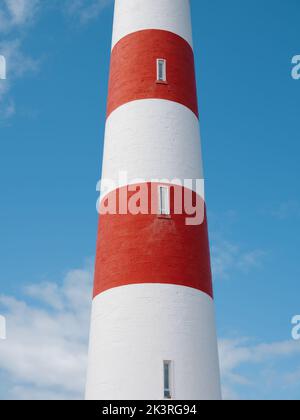 Particolare della torre a strisce rosse e bianche Tarbat Ness Lighthouse, Tarbat Ness, Tain & Easter Ross, Cromartyshire, Scotland UK Foto Stock