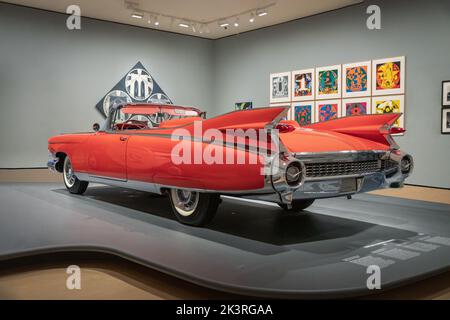 BILBAO, SPAGNA-10 SETTEMBRE 2022: 1959 Cadillac Eldorado Biarritz (quarta generazione di Cadillac Eldorado, Serie 62) Foto Stock