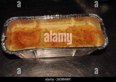 Tradizionale crema pasticcera in cucina spagnola chiamata pan de calatrava fatta con uova al latte e pane Foto Stock