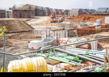 Costruzione di nuove case in un sito di sviluppo abitativo nel Worcestershire, Regno Unito. Foto Stock