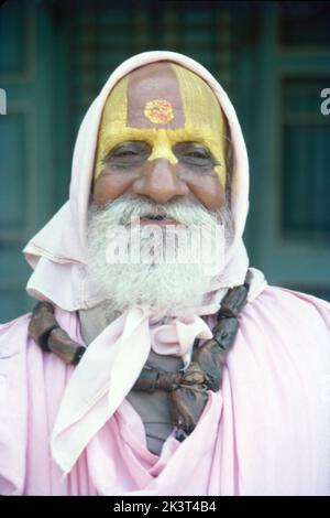 Sacerdote, Kumbh Mela, Nasik, Maharashtra, India. Foto Stock