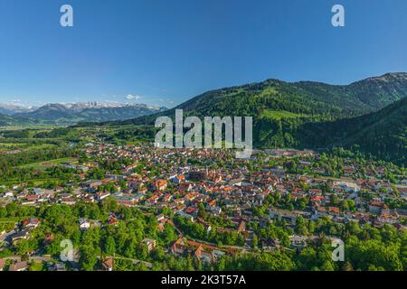 Sole serale su Immenstadt nel Allgäu Foto Stock