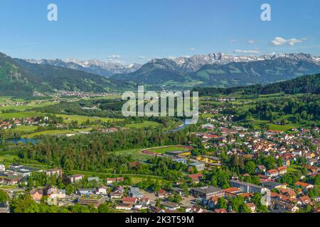 Sole serale su Immenstadt nel Allgäu Foto Stock