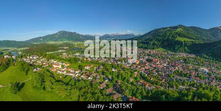 Sole serale su Immenstadt nel Allgäu Foto Stock