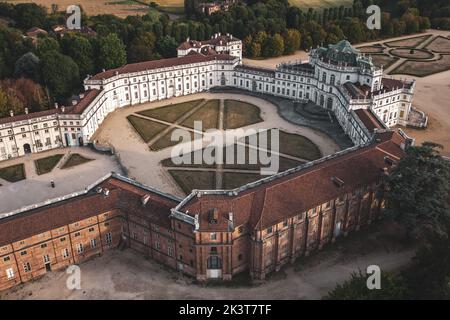 ITALIA, TORINO, 2022: La Palazzina di caccia di Stupinigi è una delle residenze della Real Casa di Savoia del nord Italia, parte del patrimonio mondiale dell'UNESCO. Costruito come un rifugio di caccia reale nei primi anni del 18th ° secolo, si trova a Stupinigi. Foto Stock