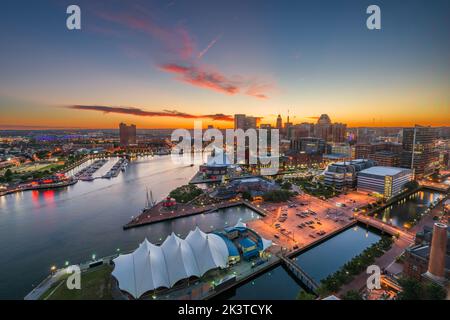 Baltimore, Maryland, Stati Uniti d'America Skyline sul Porto Interno al crepuscolo. Foto Stock