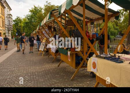 Lubiana, Slovenia - Settembre 3rd 2022. Un mercato di strada in una strada pedonale nel centro di Lubiana, Slovenia Foto Stock