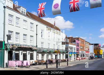 Colchester centro città Colchester High Street The George Hotel un 500 anni di coaching inn Colchester Essex Inghilterra Regno Unito GB Europa Foto Stock