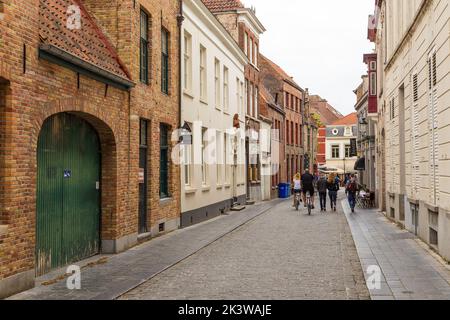 Bruges, Belgio - 18 agosto 2018: Vista degli edifici storici di Bruges, la capitale e la città più grande della provincia delle Fiandre Occidentali. Foto Stock