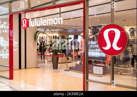 Hong Kong, Cina. 29th Set, 2022. Fascia di abbigliamento sportivo canadese, negozio Lululemon a Hong Kong. (Foto di Budrul Chukrut/SOPA Images/Sipa USA) Credit: Sipa USA/Alamy Live News Foto Stock