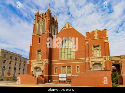 Vista soleggiata della prima chiesa Battista dell'Oklahoma Foto Stock