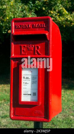 Box PER posta ER II presso Norton Lindsey Village, Warwickshire, Inghilterra, Regno Unito Foto Stock