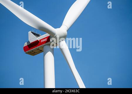 Turbina eolica RWE nei pressi di Bergheim-Paffendorf, NRW, Germania, Foto Stock