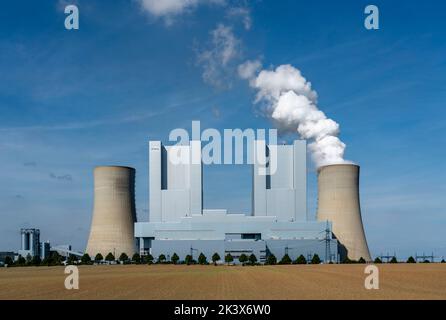 La centrale elettrica a lignite di RWE, nei pressi di Grevenbroich, la più grande centrale elettrica a carbone della Germania, la seconda più grande in Europa, l'unità F-G, NRW, Germania Foto Stock