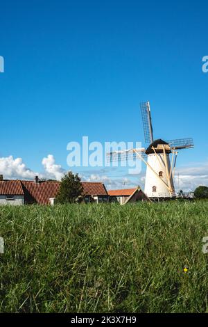 Molen Aeolus, mulino a vento olandese a Wemeldinge, Zeeland, Paesi Bassi. 25 settembre 2022. Foto Stock