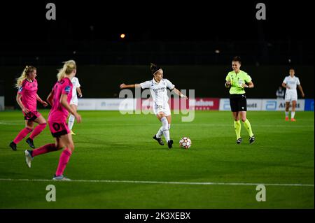 Madrid, Madrid, Spagna. 28th Set, 2022. Claudia Zornoza (21) in azione durante la partita di calcio tra.Real Madrid e Rosenborg celebrato a Madrid, Spagna allo stadio Alfredo di Stefano mercoledì 28 settembre 2022 valido per la UEFA WomenÃs Champions League (Credit Image: © Alberto Gardin/ZUMA Press Wire) Credit: ZUMA Press, Inc./Alamy Live News Foto Stock