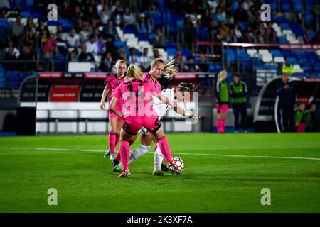 Madrid, Madrid, Spagna. 28th Set, 2022. Athenea del Castillo (22) in azione durante la partita di calcio tra.Real Madrid e Rosenborg celebrato a Madrid, Spagna allo stadio Alfredo di Stefano mercoledì 28 settembre 2022 valido per la UEFA WomenÃs Champions League (Credit Image: © Alberto Gardin/ZUMA Press Wire) Credit: ZUMA Press, Inc./Alamy Live News Foto Stock