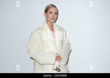 Leonie Hanne partecipa alla fiera di primavera/estate 2023 di Acne Studios Womenswear, nell'ambito della settimana della moda di Parigi, a Parigi, in Francia, il 28 settembre 2022. Foto di Aurore Marechal/ABACAPRESS.COM Foto Stock