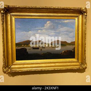 Questo dipinto di Fitz Henry Lane fu realizzato intorno al 1850. Le note al Museo Farnsworth di Rockland notano che "Mary Mellen servì come apprendista dell'artista, copiando le sue opere come esercizi, e lavorando con Lane su tele basate su dipinti precedenti, tra cui questa vista della città sul Monte Dessert, che Lane visitò con il suo amico Joseph Stevens, Jr." Fitz Henry Lane (1804 – 1865) è stato un . Foto Stock
