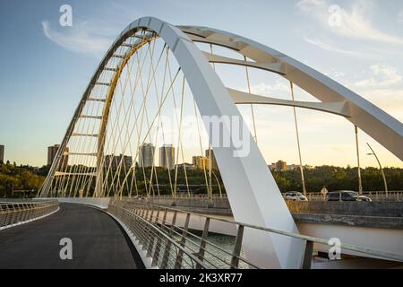 Ponte sospeso a Edmonton, Alberta, Canada al crepuscolo Foto Stock