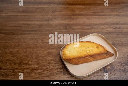 tostare sul tavolo in legno Foto Stock