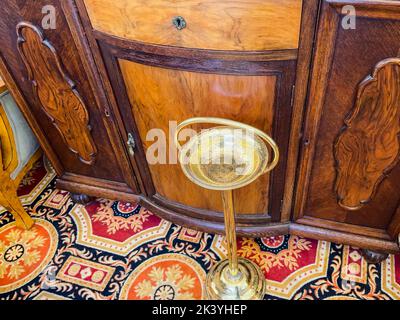 Frammenti di mobili vintage di lusso in stile romanov. Design retrò. Foto Stock