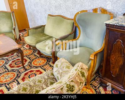 Frammenti di mobili vintage di lusso in stile romanov. Design retrò. Foto Stock