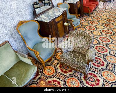 Frammenti di mobili vintage di lusso in stile romanov. Design retrò. Foto Stock