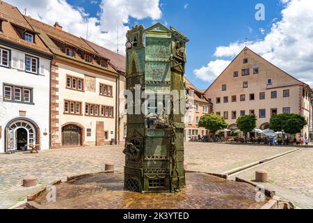 Münsterbrunnen am Münsterplatz in Villingen-Schwenningen, Schwarzwald, Baden-Württemberg, Deutschland | Fontana Muenster in piazza Münsterplatz in Foto Stock