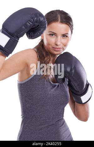 Shes pronto per una lotta. Ritratto di una giovane boxer attraente. Foto Stock